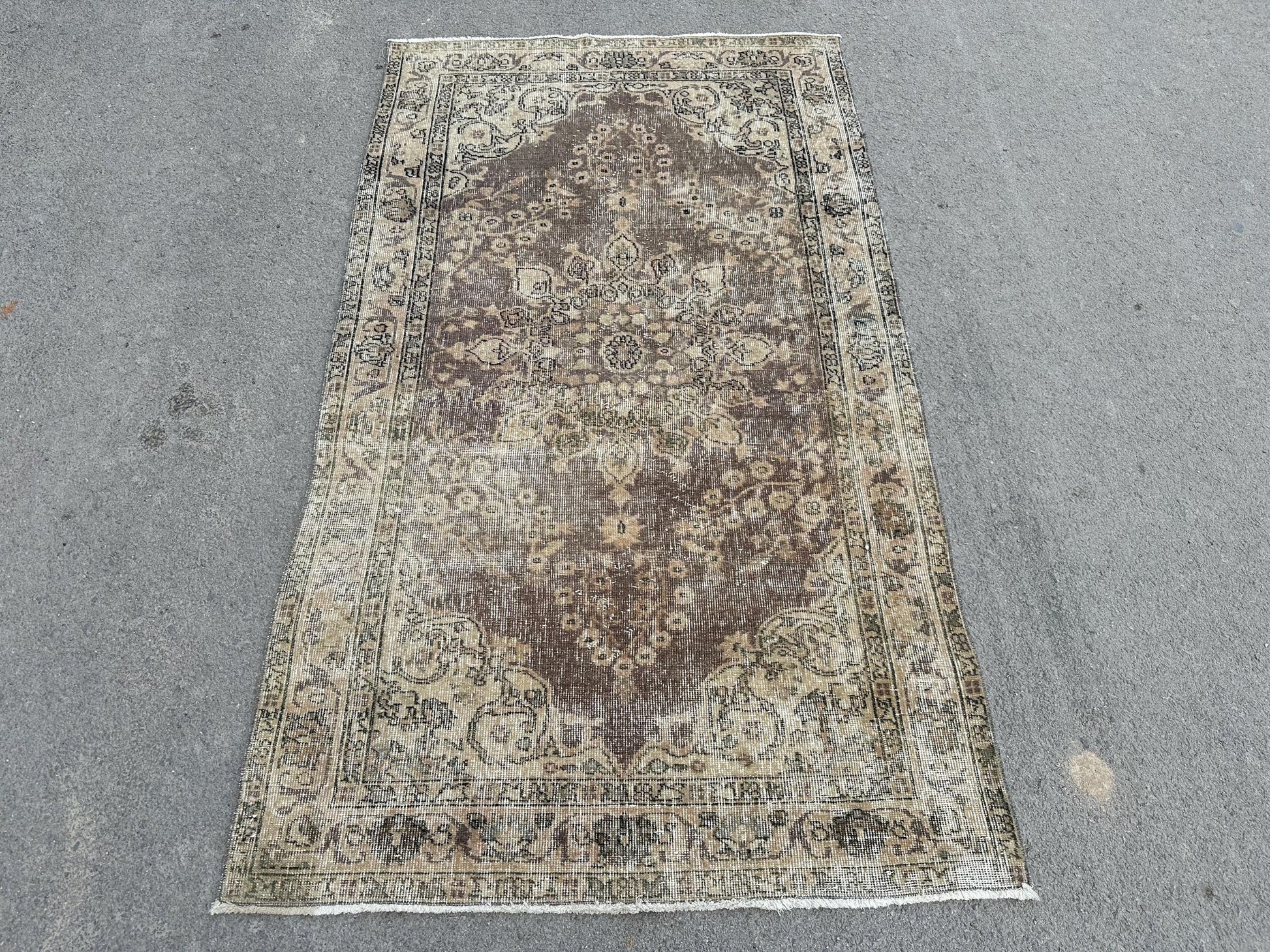 3'10"x6'7" Feet ,Gray background Turkish vintage anatolian rug,brown,beige  colors rugs,area rugs,beige border,Floral rugs,379