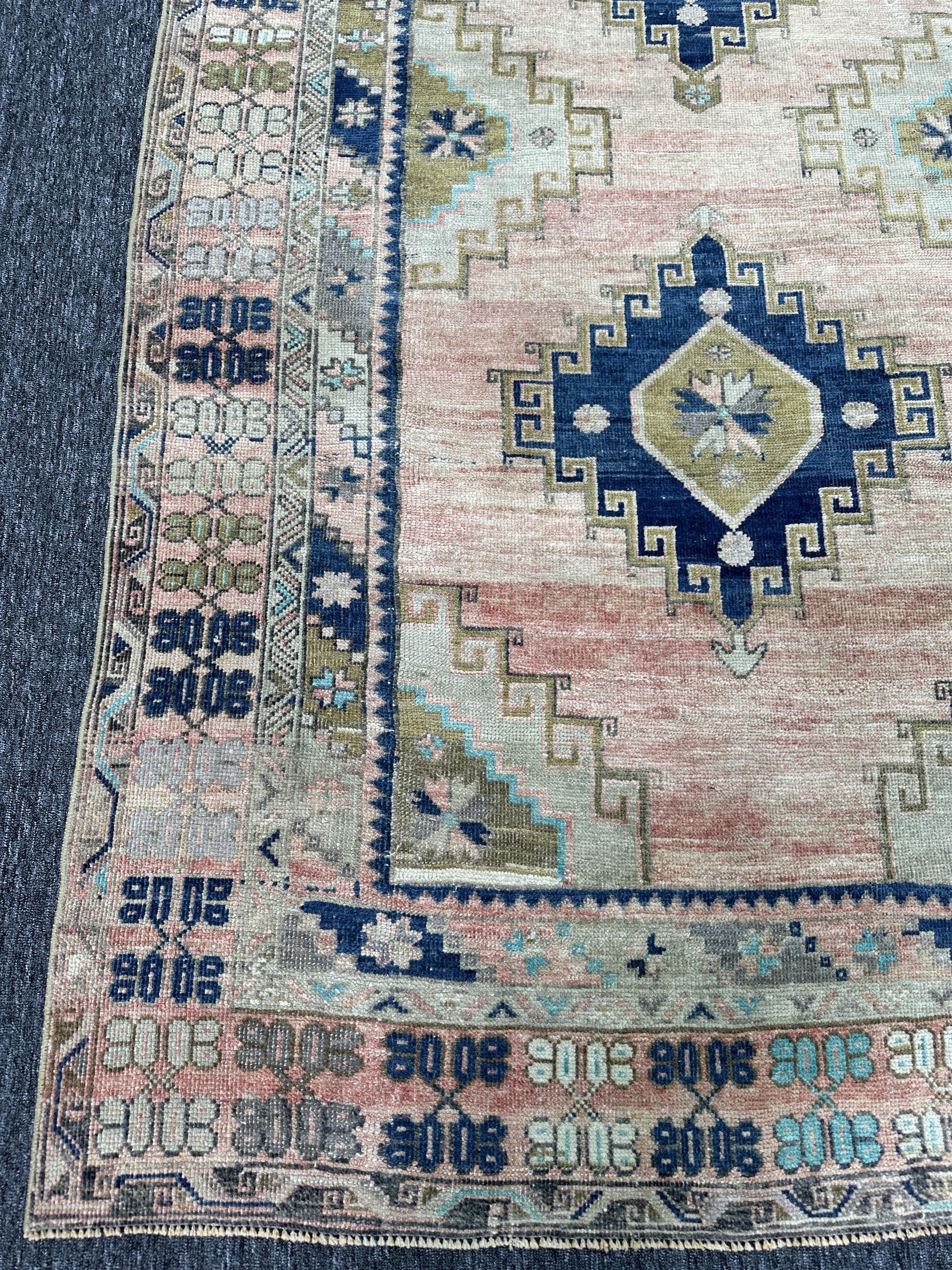 4'9"x11" Feet,Light pink background Turkish vintage anatolian rug,beige,nsvy blue, green colors rugs,area rugs,light pink border,Floral rugs,189