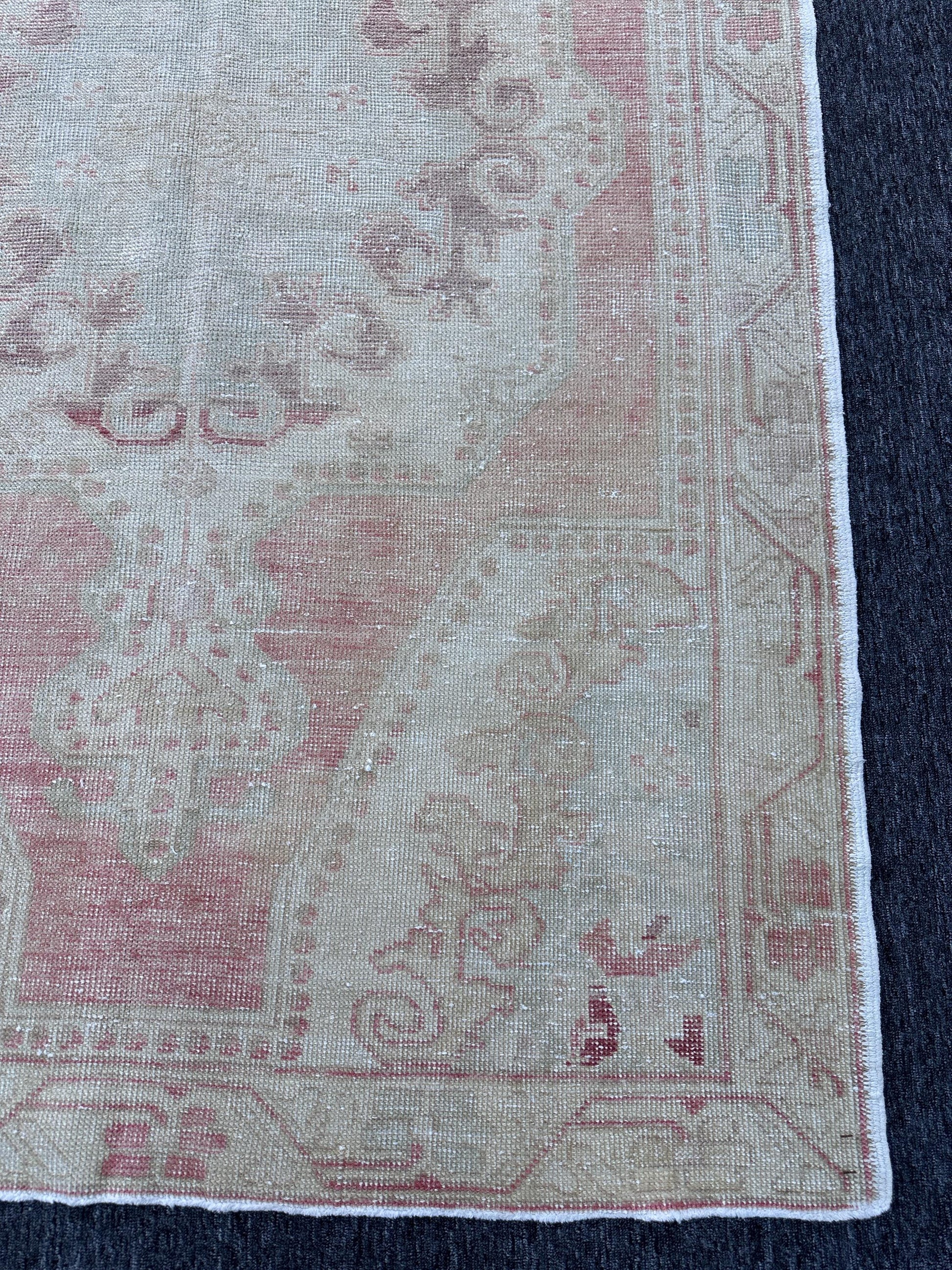 4'9"x7'7" Feet ,light pink background Turkish vintage Anatolian rug ,light gray,beige colors rugs, beige border,Geometric rugs,287