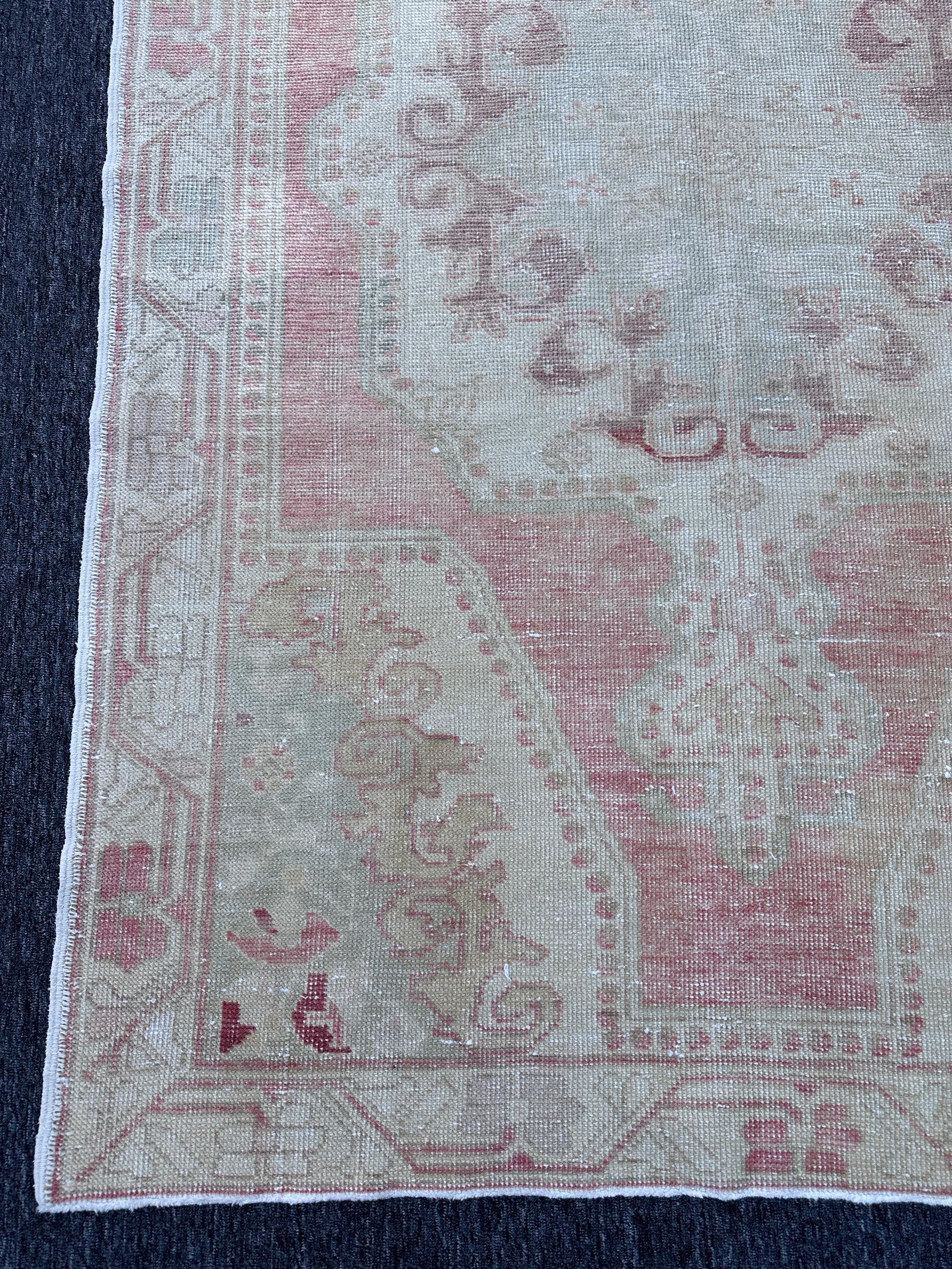 4'9"x7'7" Feet ,light pink background Turkish vintage Anatolian rug ,light gray,beige colors rugs, beige border,Geometric rugs,287
