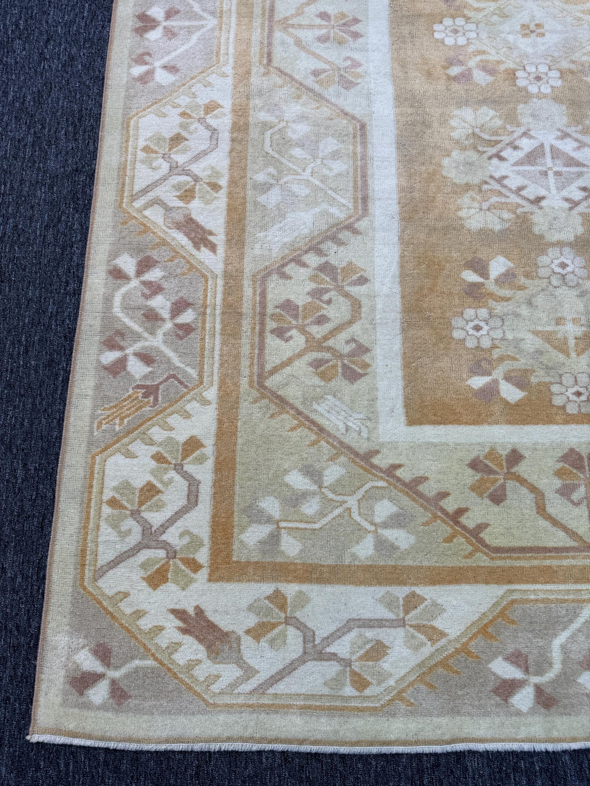 6'7"x9'7" Feet ,yellow background Turkish vintage Anatolian rug,gray,cream colors rugs,cream border,Floral rugs,363