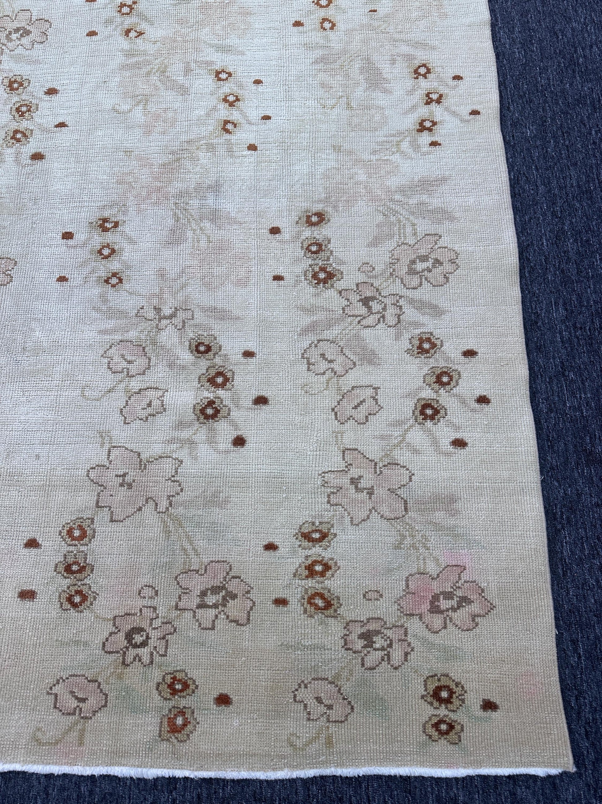 5"x 9" Feet ,Cream background Turkish vintage anatolian rug ,brown, light pink colors rugs accents,cream border,Floral rugs,426