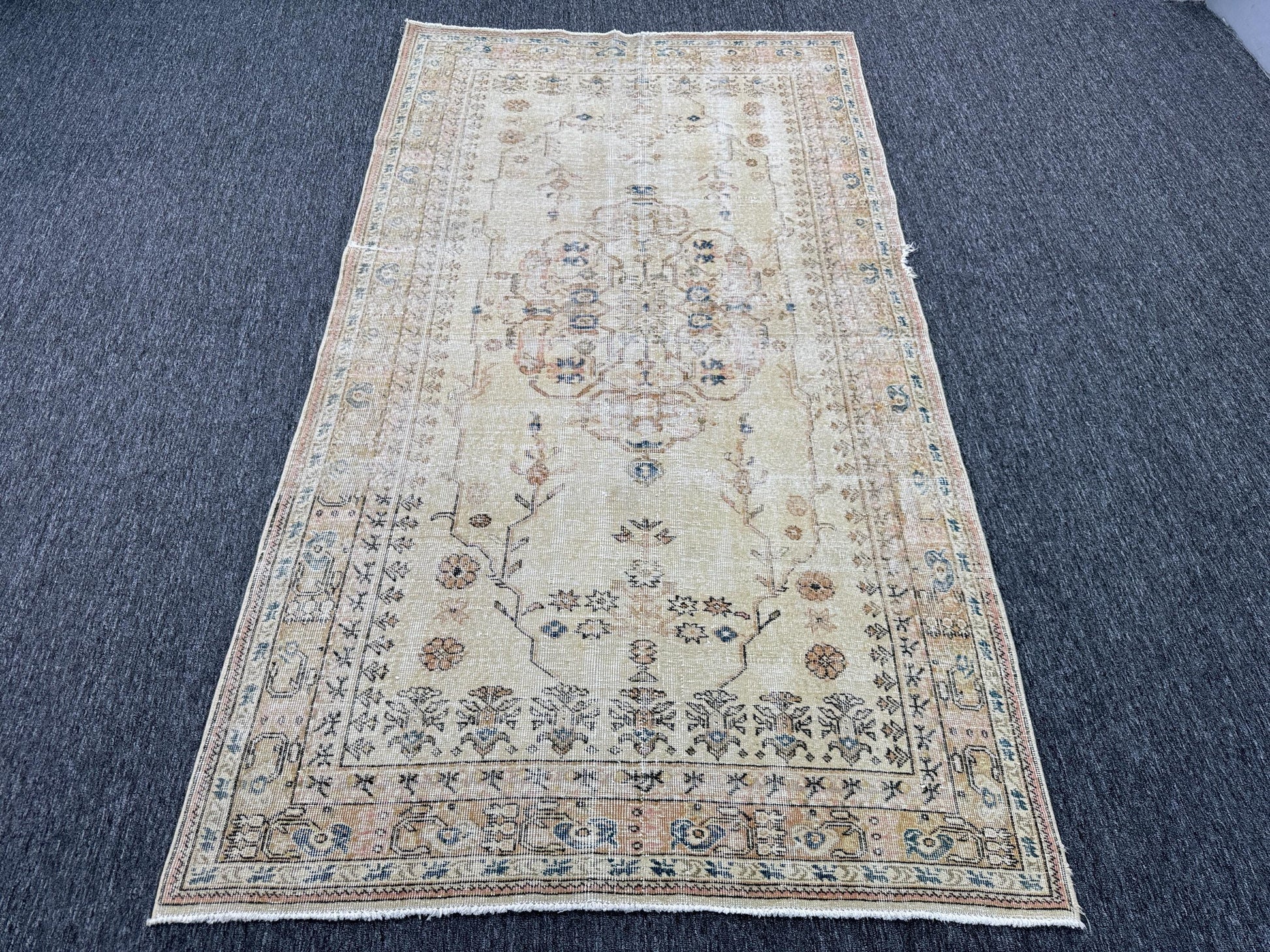 4'7"x8'4" Feet ,Beige background Turkish vintage anatolian rug ,light orange, black colors rugs accents, light orange border,Floral rugs,436
