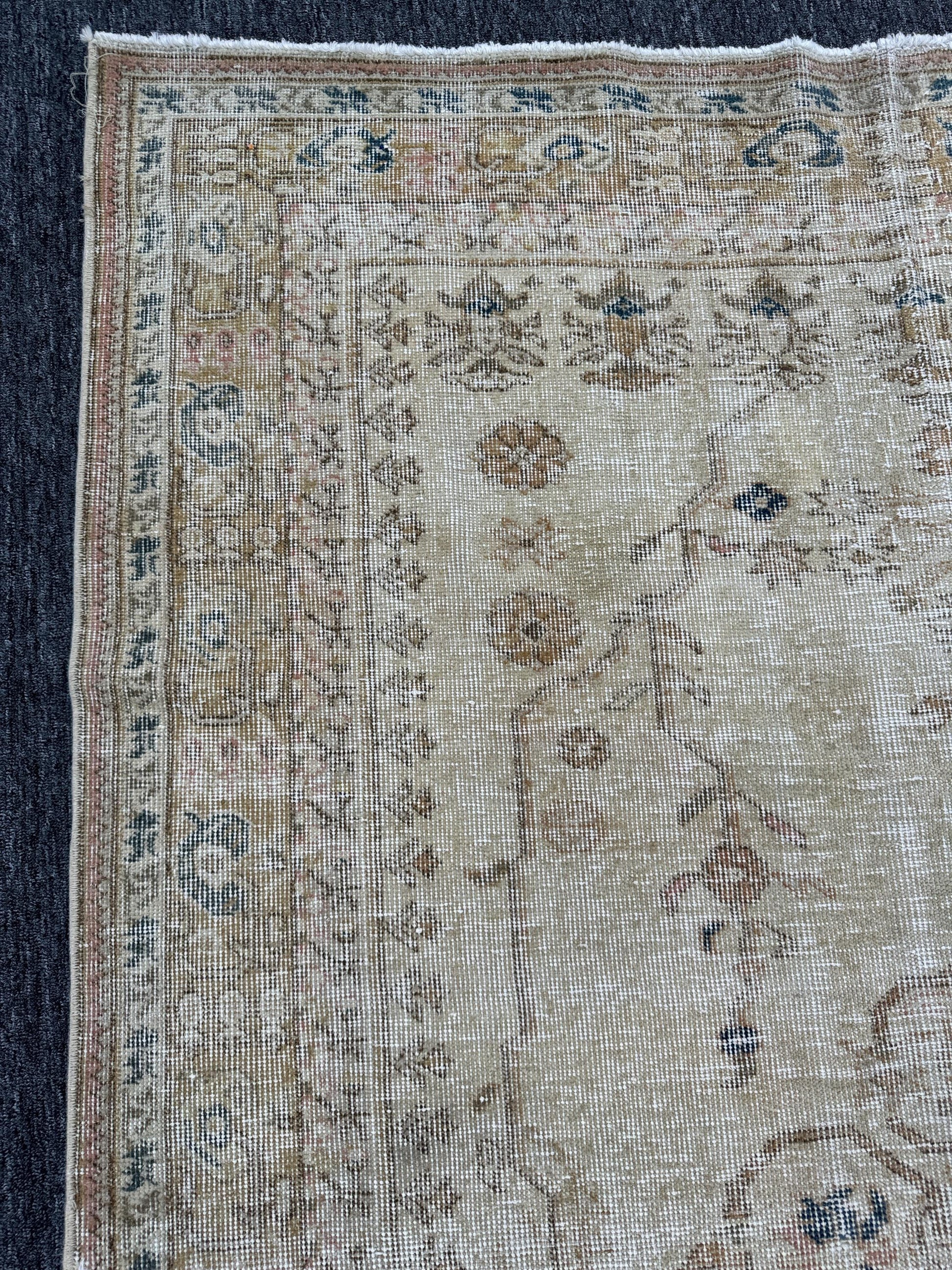4'7"x8'4" Feet ,Beige background Turkish vintage anatolian rug ,light orange, black colors rugs accents, light orange border,Floral rugs,436