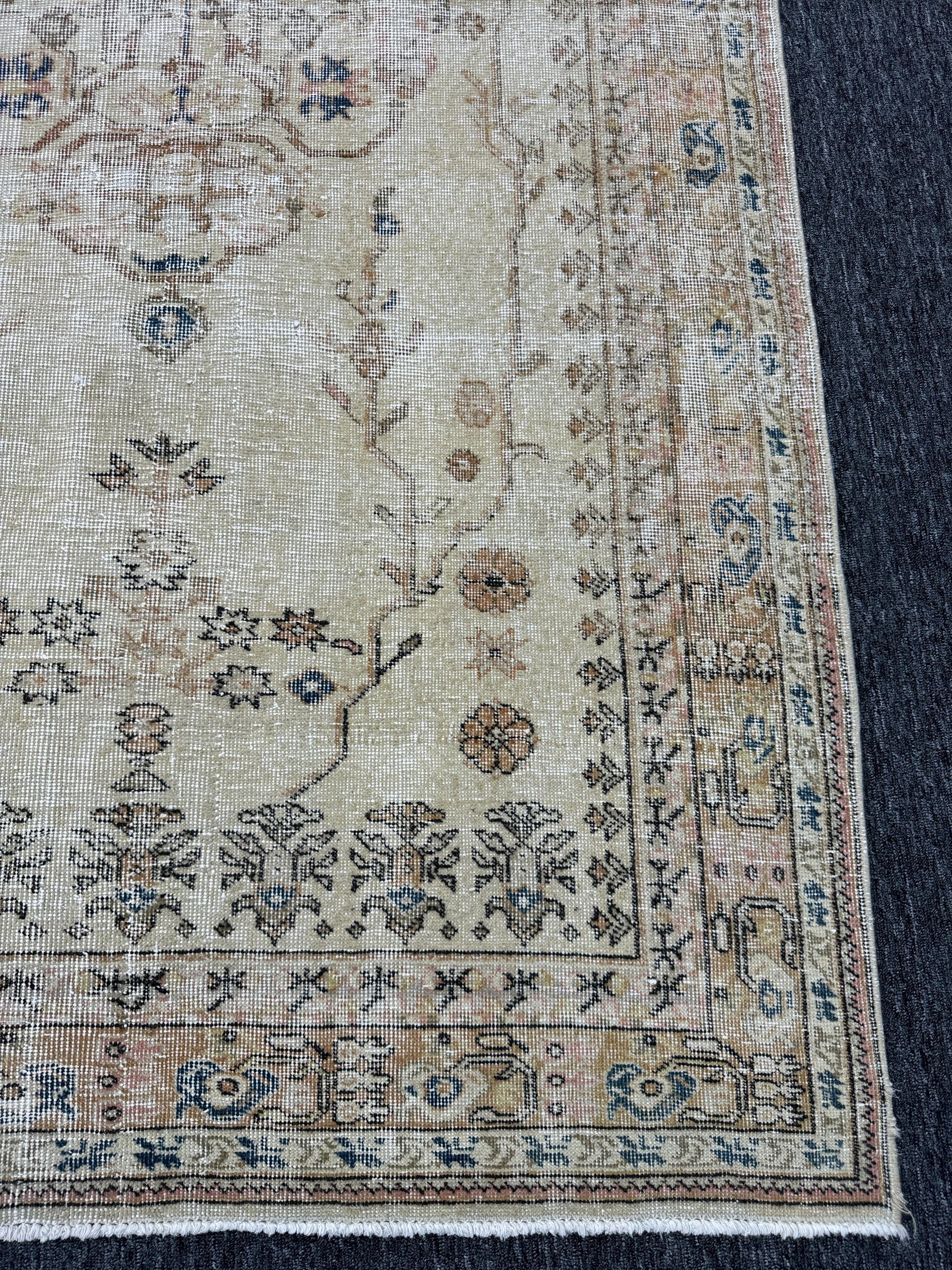 4'7"x8'4" Feet ,Beige background Turkish vintage anatolian rug ,light orange, black colors rugs accents, light orange border,Floral rugs,436