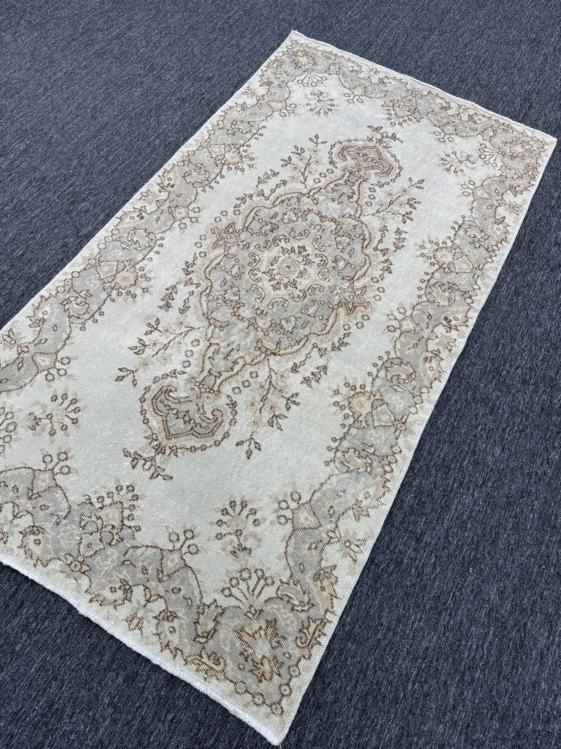 3'10"x 7'1" Feet ,Cream background Turkish vintage anatolian rug ,beige, gray colors rugs accents, gray border,Floral rugs,441