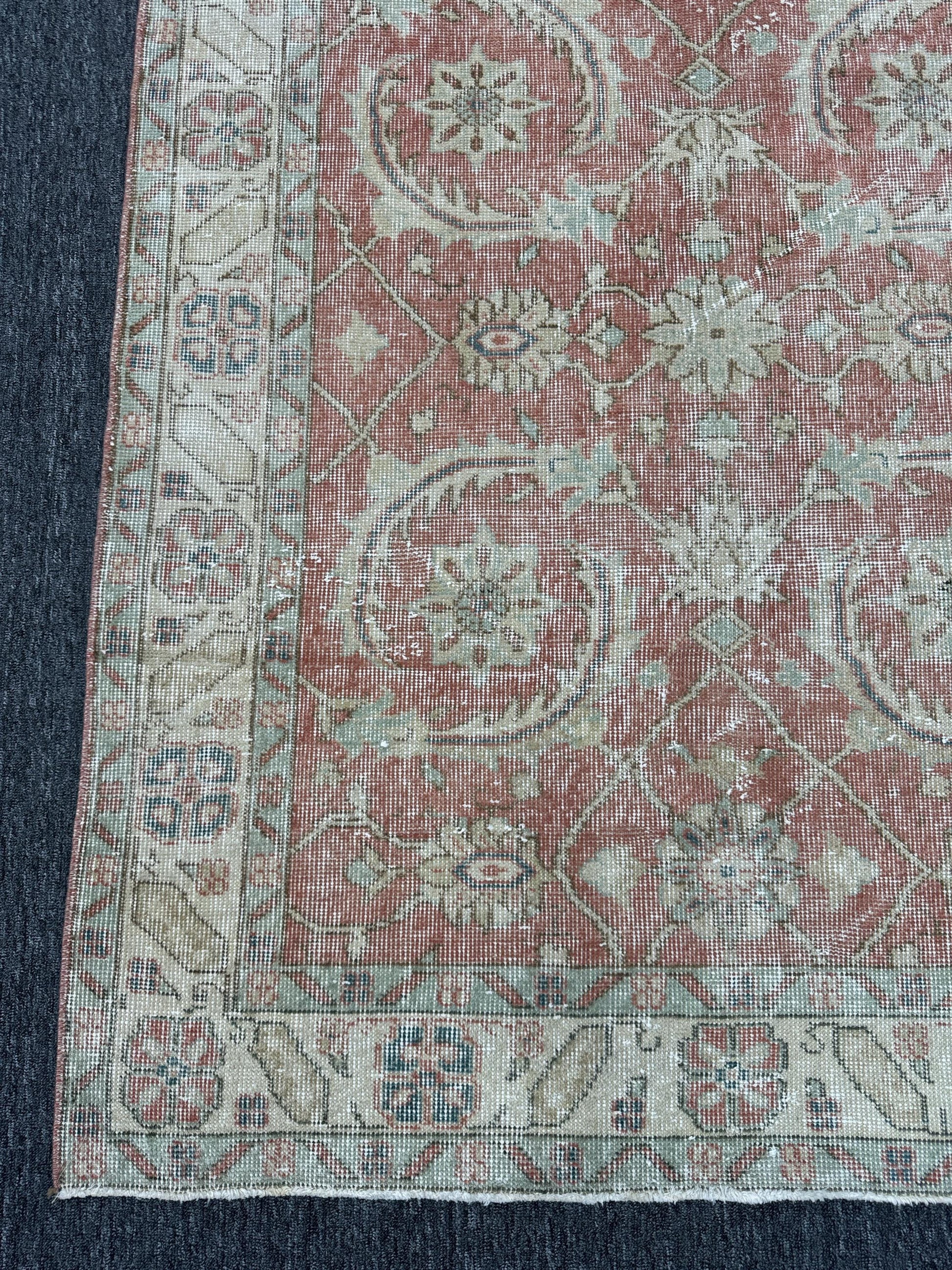 3'10"x6'7" Feet , Pink background Turkish vintage anatolian rug ,beige, light blue colors rugs accents,begie border,Floral rugs,465