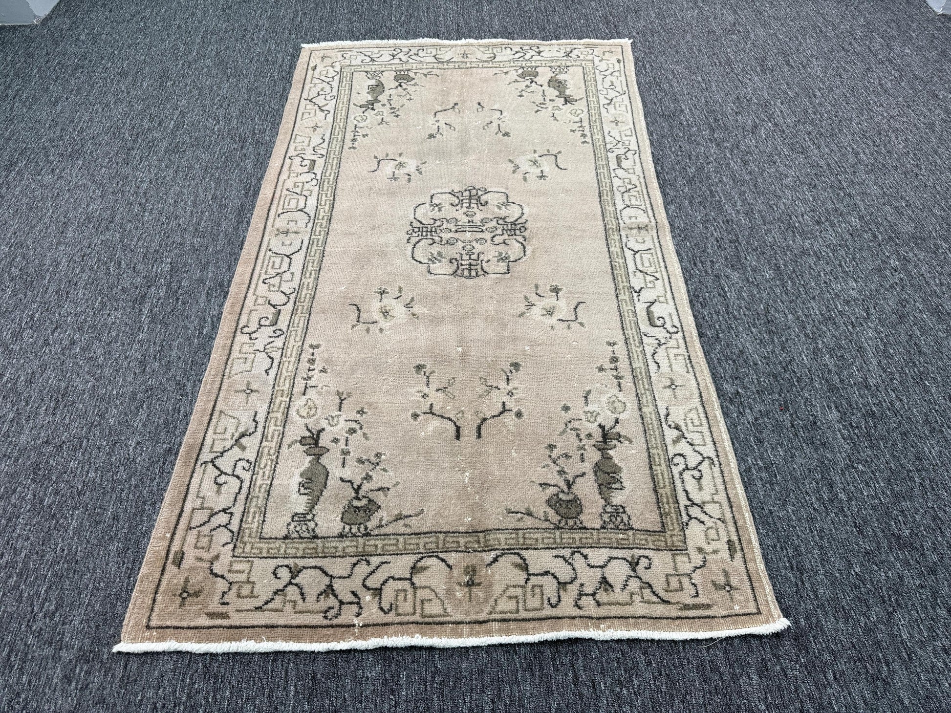 4"x7'1" Feet ,Light gray background Turkish vintage anatolian rug ,brown, cream colors rugs accents,cream border,Floral rugs,466