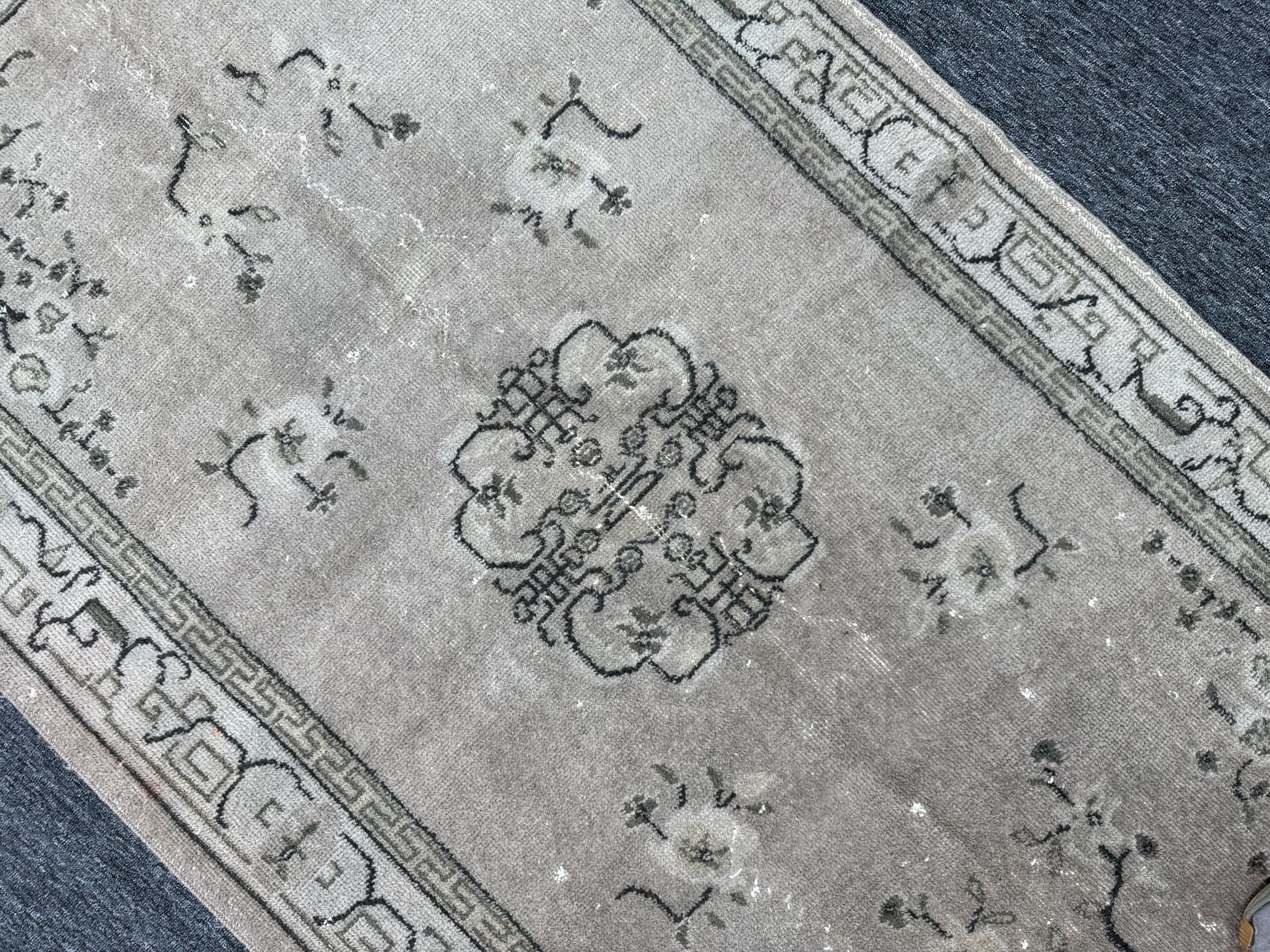 4"x7'1" Feet ,Light gray background Turkish vintage anatolian rug ,brown, cream colors rugs accents,cream border,Floral rugs,466