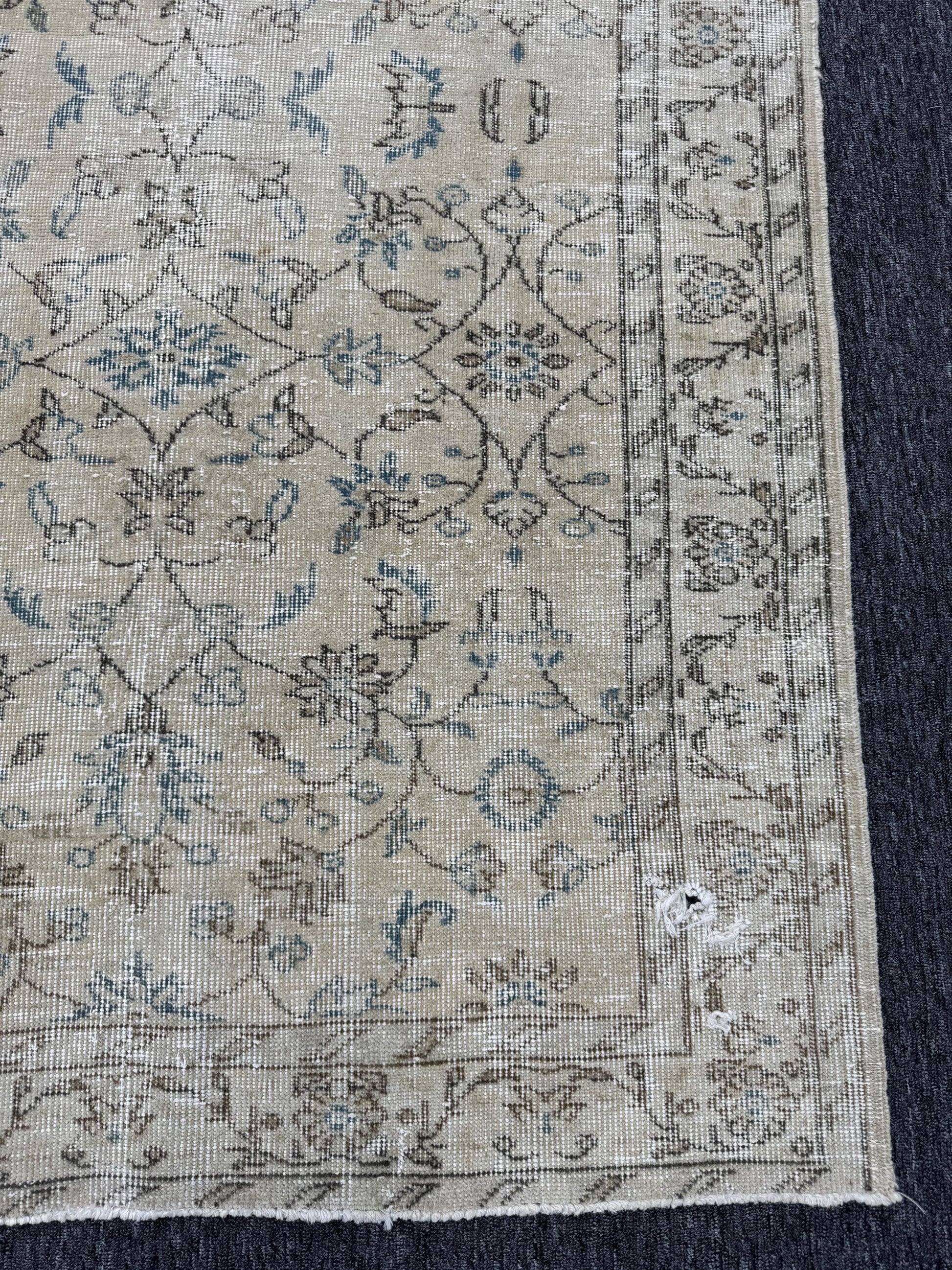 3'11"x6'8" Feet ,Beige background Turkish vintage anatolian rug ,brown, blue colors rugs accents,cream border,Floral rugs,549