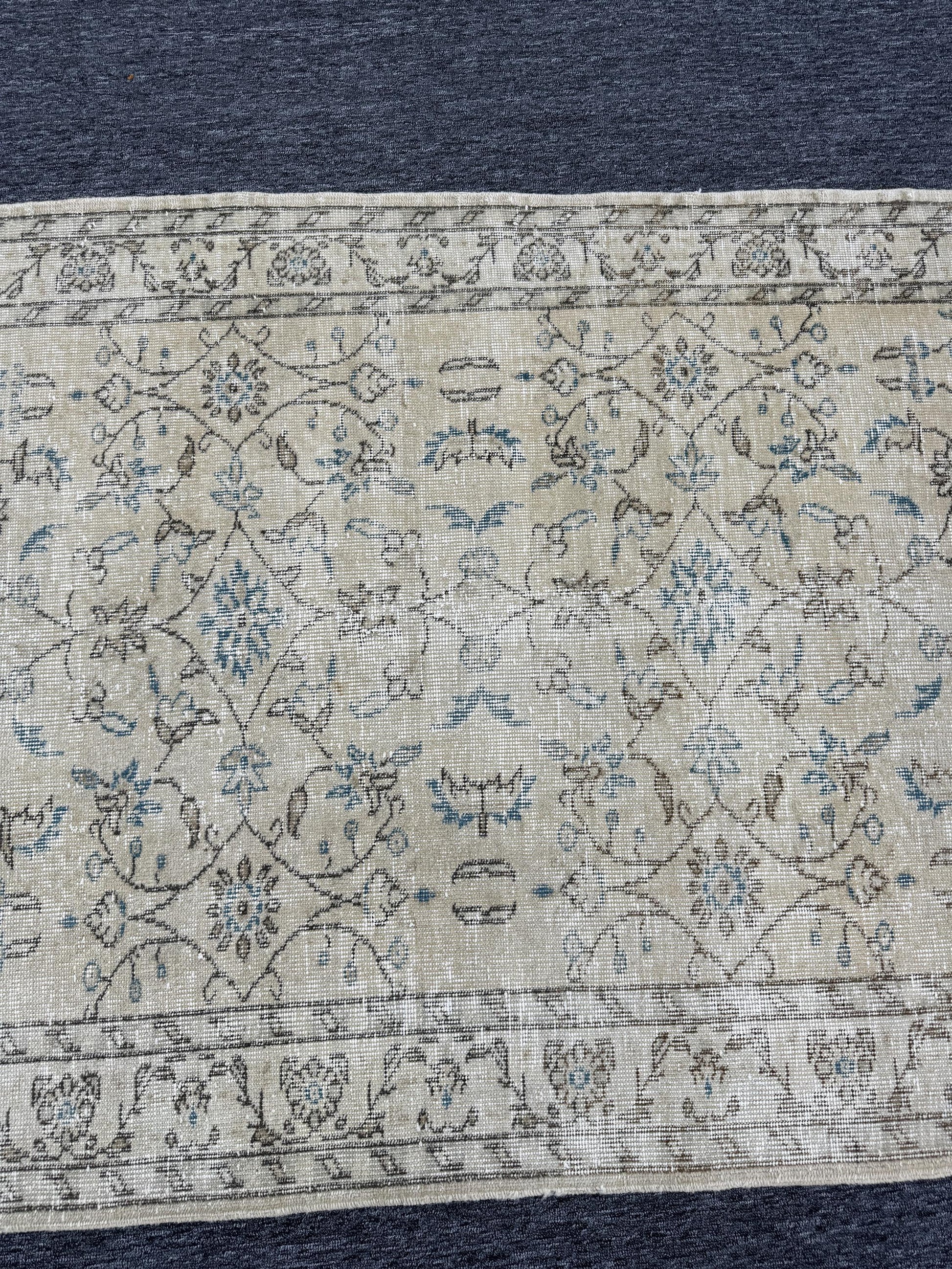 3'11"x6'8" Feet ,Beige background Turkish vintage anatolian rug ,brown, blue colors rugs accents,cream border,Floral rugs,549
