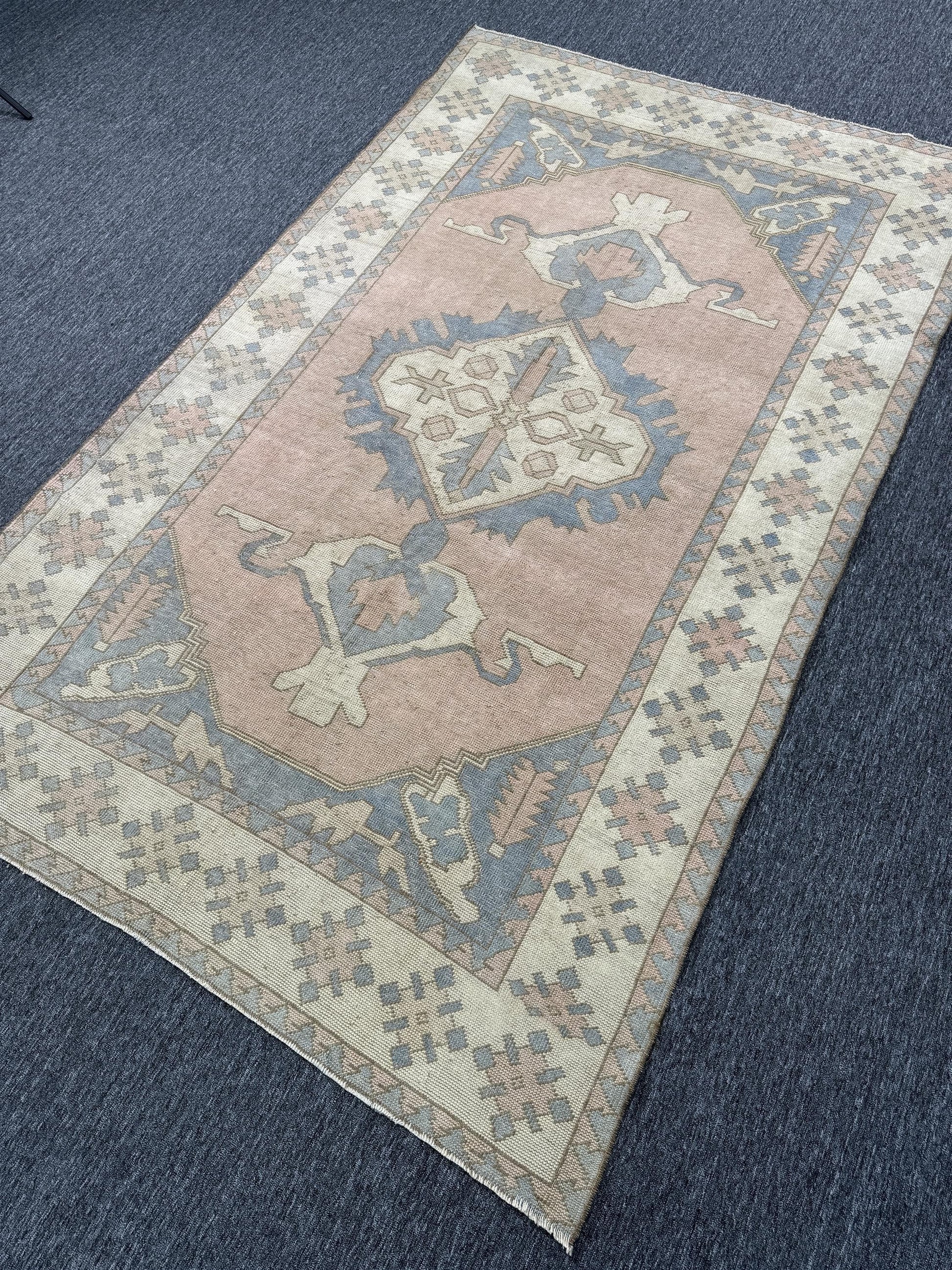 5'7"x9'3" Feet ,Light pink background Turkish vintage anatolian rug,blue,beige colors rugs area rugs, beige border,Floral rugs,585