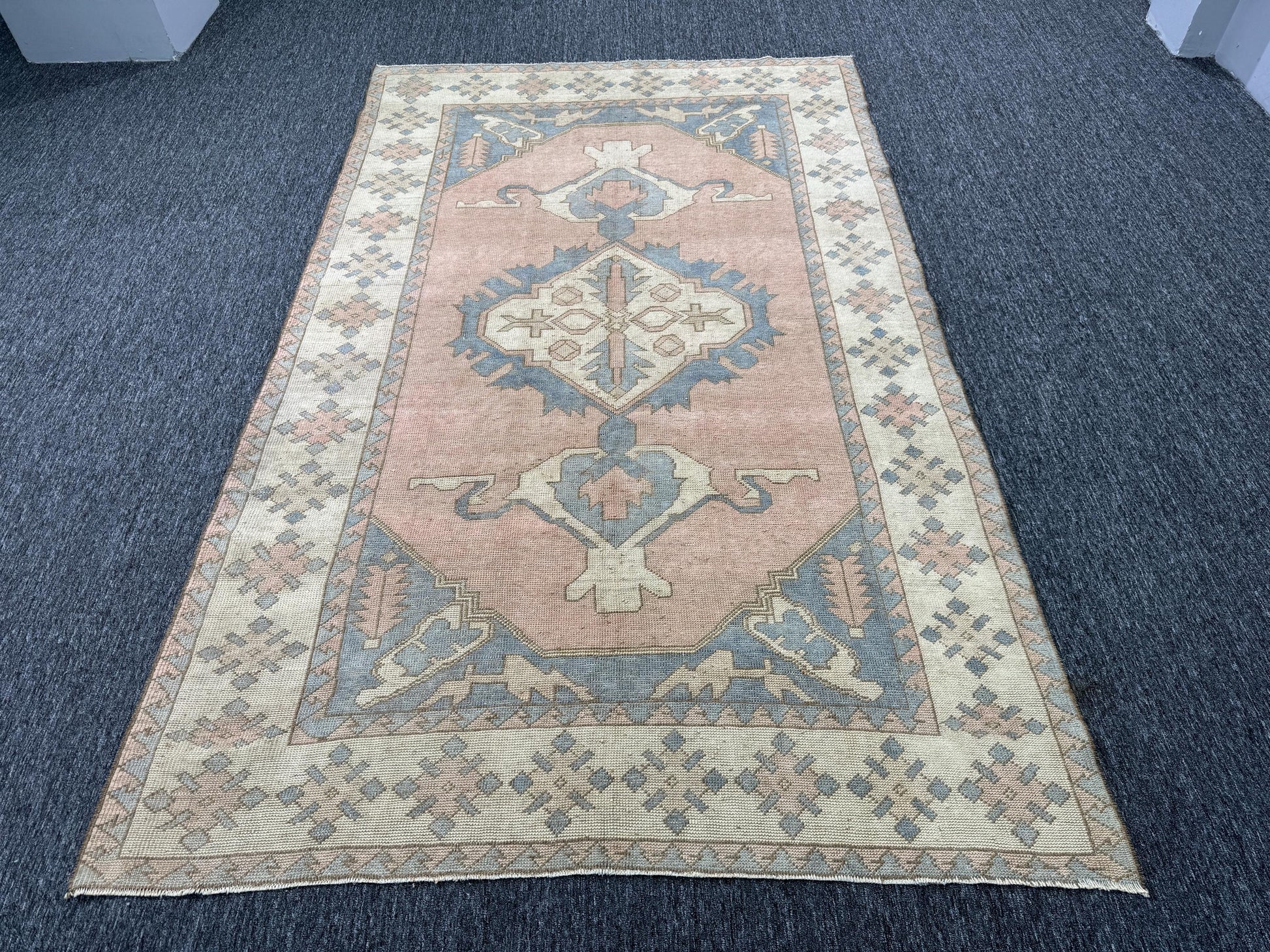 5'7"x9'3" Feet ,Light pink background Turkish vintage anatolian rug,blue,beige colors rugs area rugs, beige border,Floral rugs,585