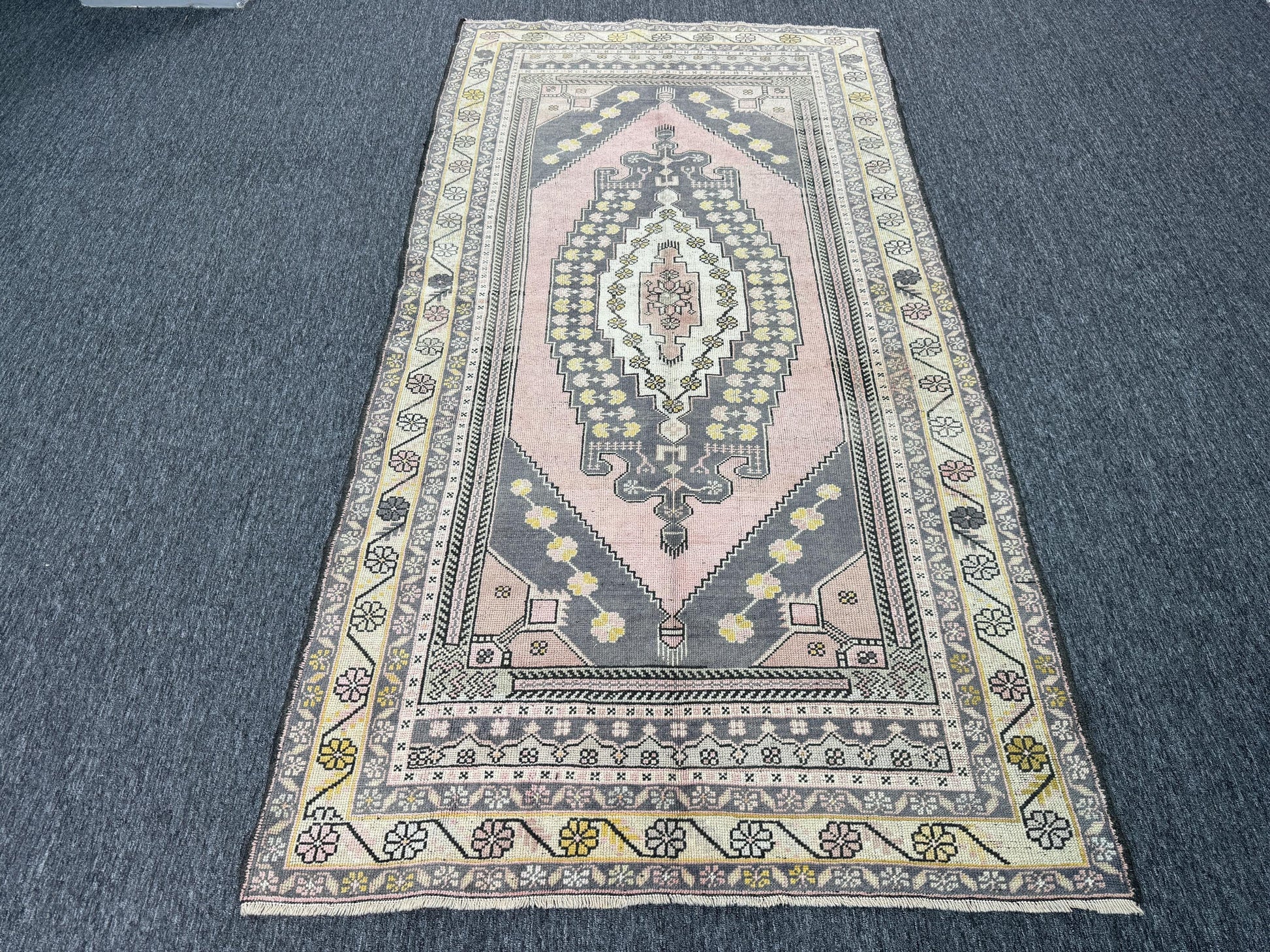 4'7"x9" Feet ,Pink background Turkish vintage anatolian rug,gray,yellow,cream colors rugs accents,cream border,Floral rugs,917