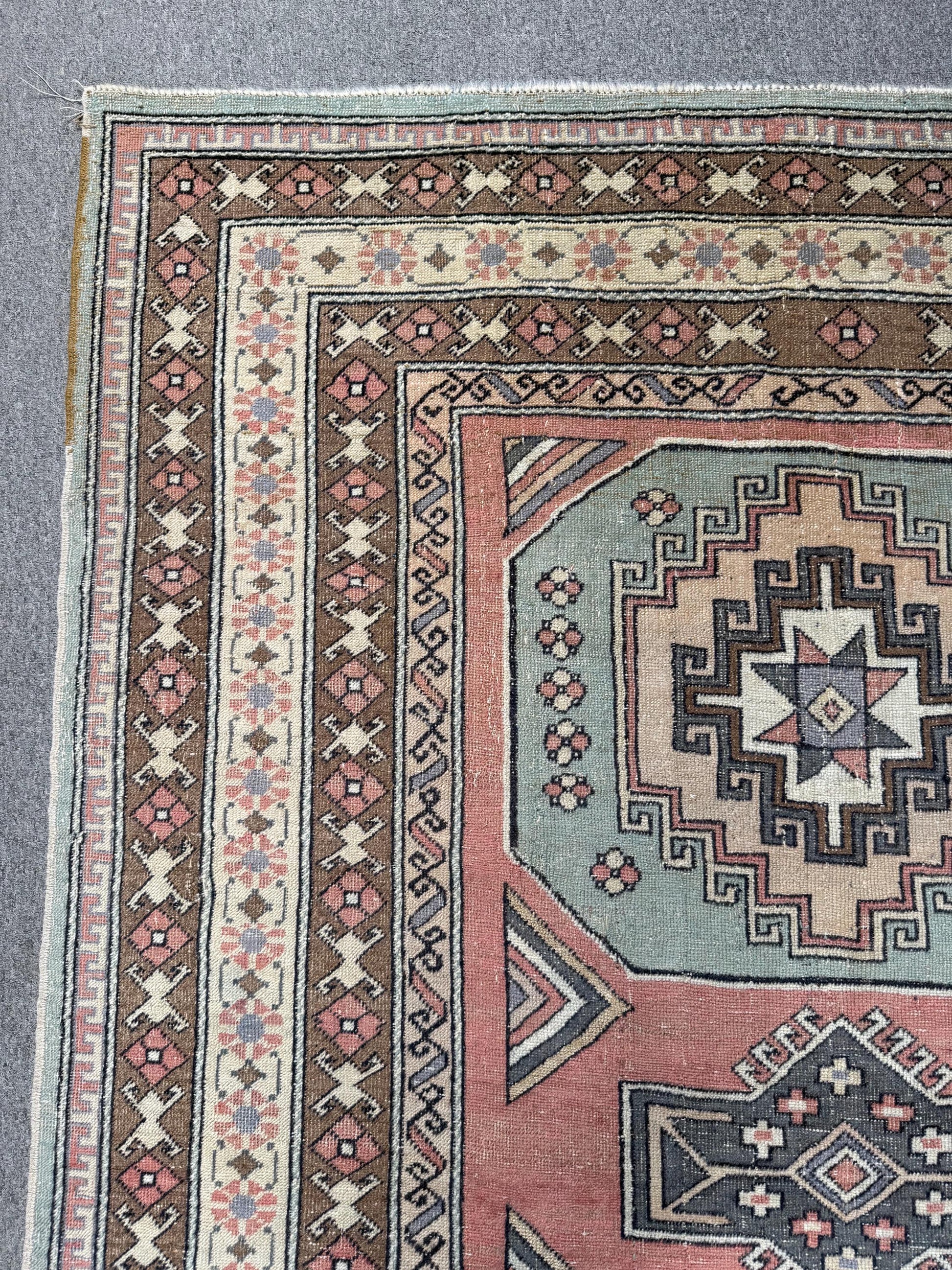 4'10"x6'7" Feet,pink background Turkish vintage Anatolian rug ,beige,blue,brown colors rugs,brown border,Floral rugs,55