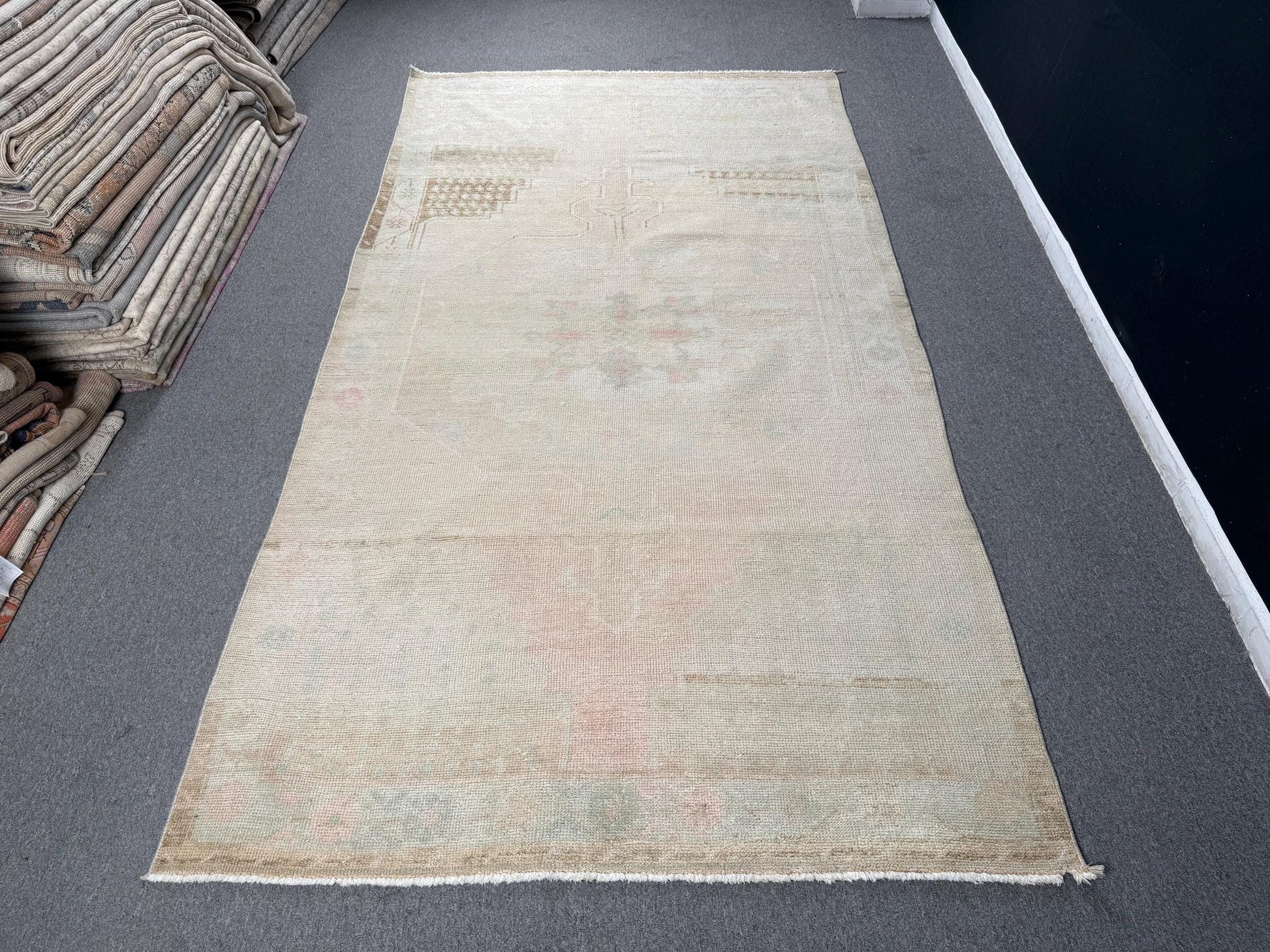4'9"x8'11" Feet ,Beige background Turkish vintage anatolian rug ,cream,brown colors rugs area rugs,beige border,Floral rugs,56
