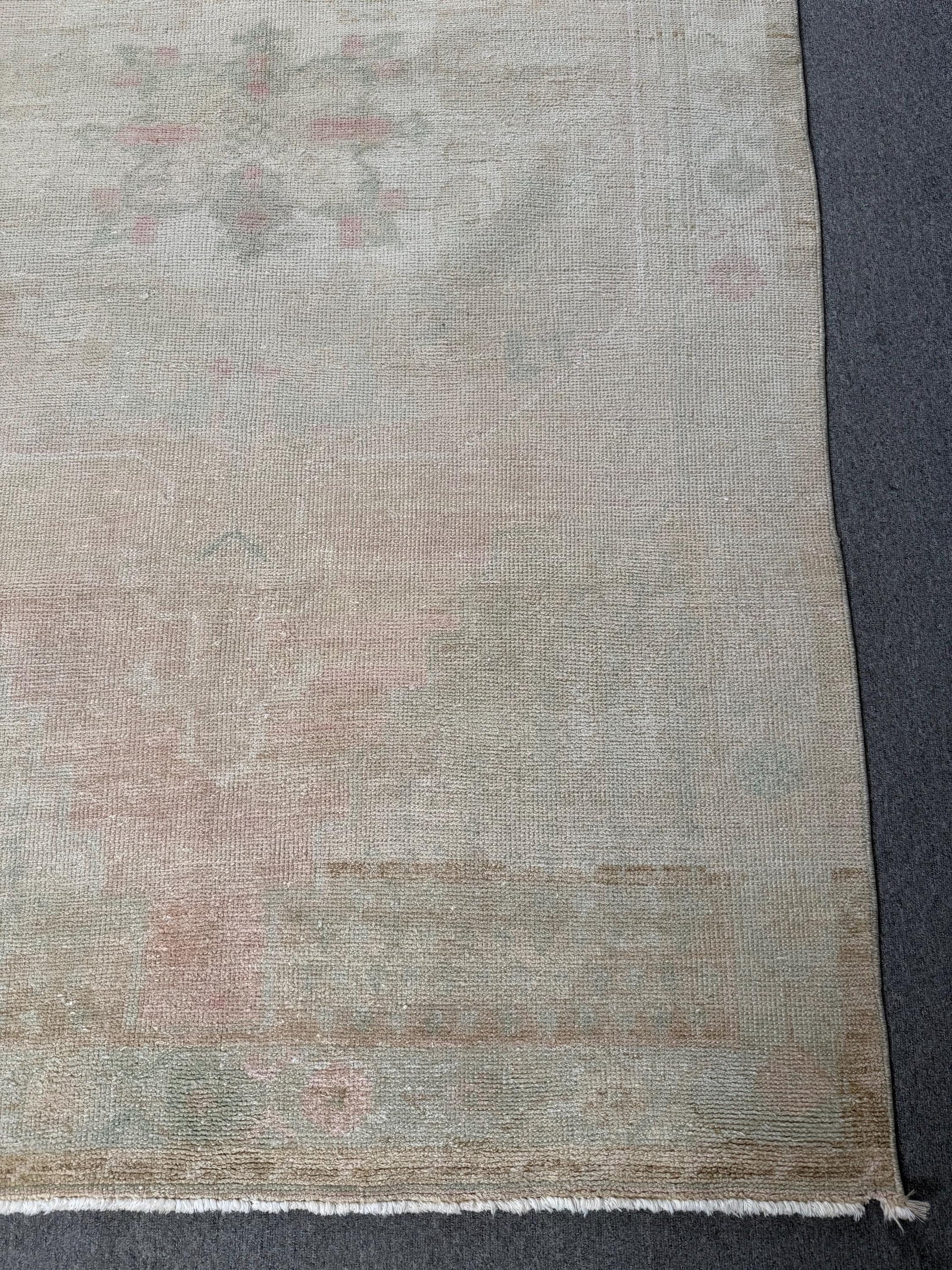 4'9"x8'11" Feet ,Beige background Turkish vintage anatolian rug ,cream,brown colors rugs area rugs,beige border,Floral rugs,56