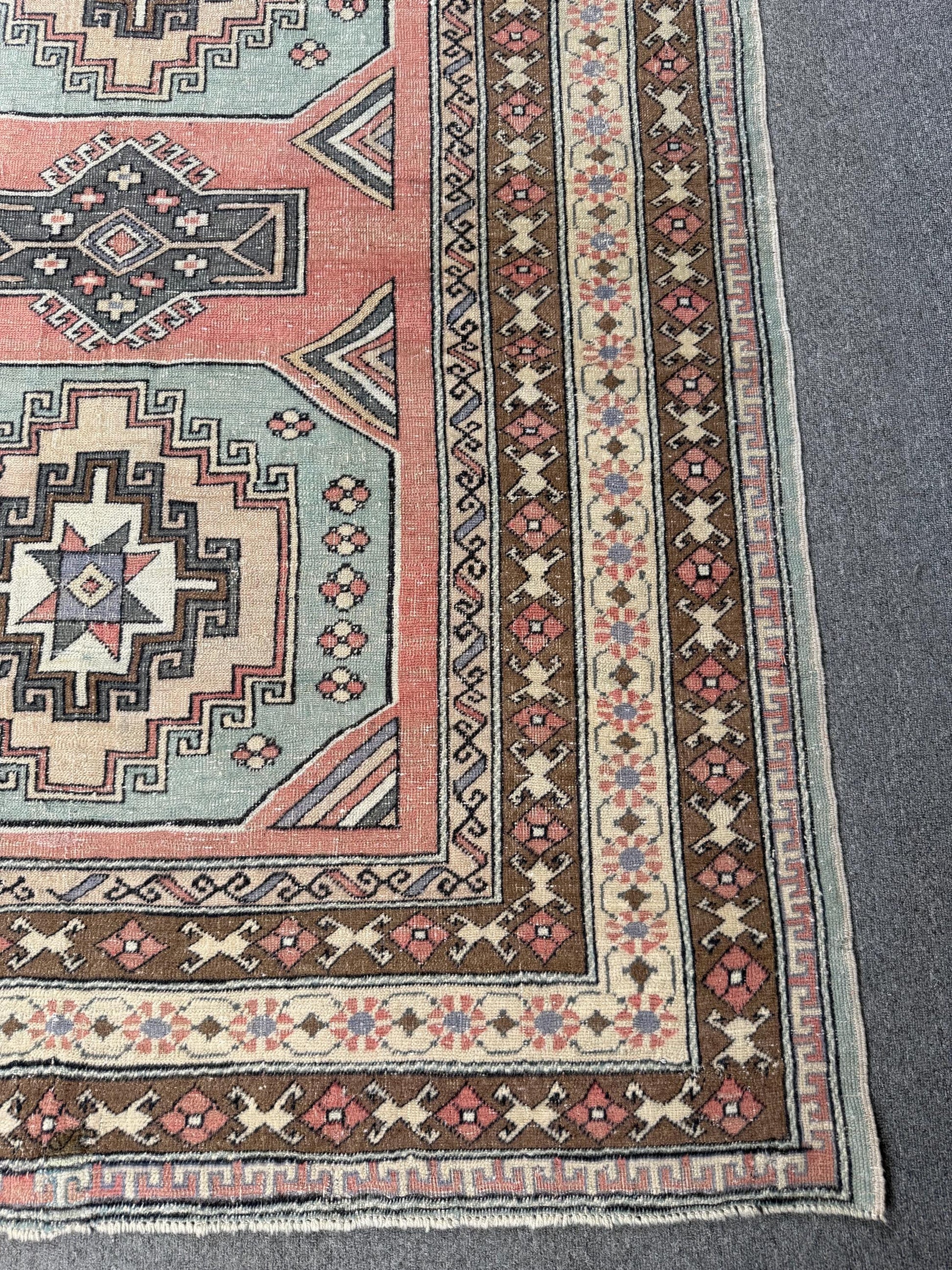 4'10"x6'7" Feet,pink background Turkish vintage Anatolian rug ,beige,blue,brown colors rugs,brown border,Floral rugs,55