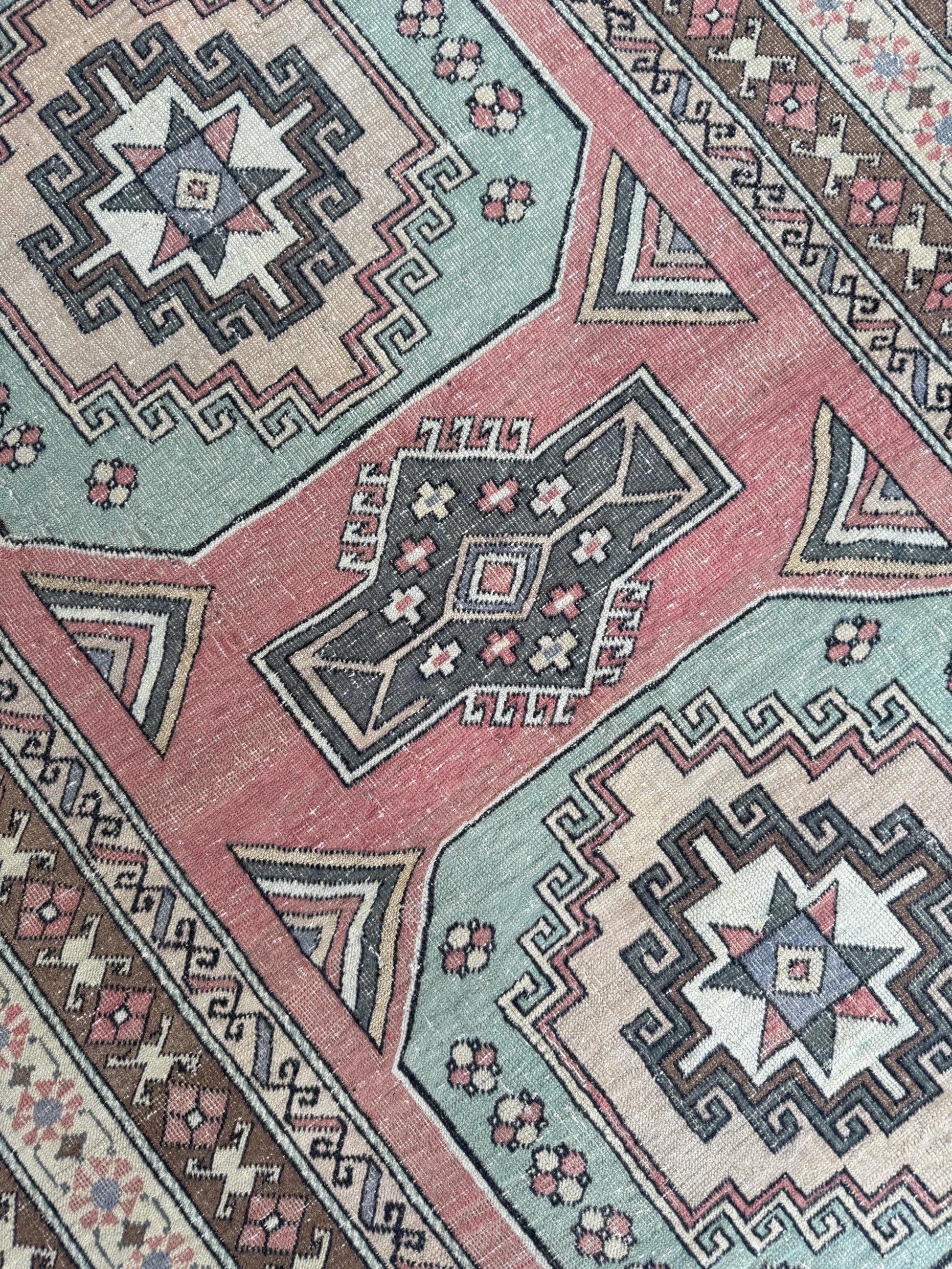 4'10"x6'7" feet Vintage Turkish Anatolian Rug,Pink Geometric Rug,55