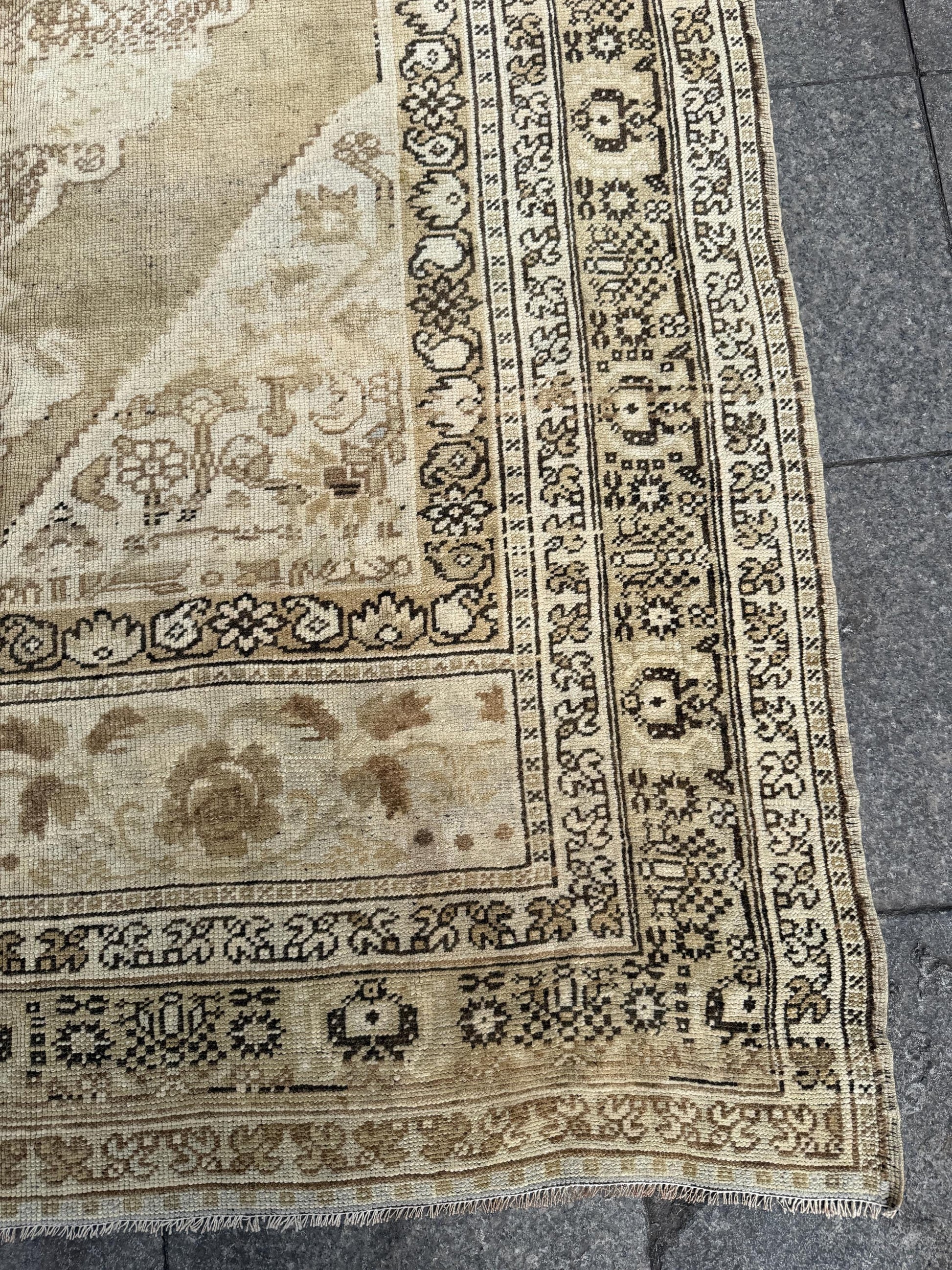 5'4"x9'1" feet Vintage Turkish Anatolian Rug,Beige Floral Rug,81