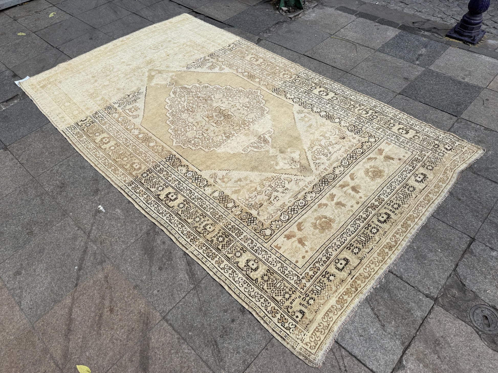 5'4"x9'1" feet Vintage Turkish Anatolian Rug,Beige Floral Rug,81