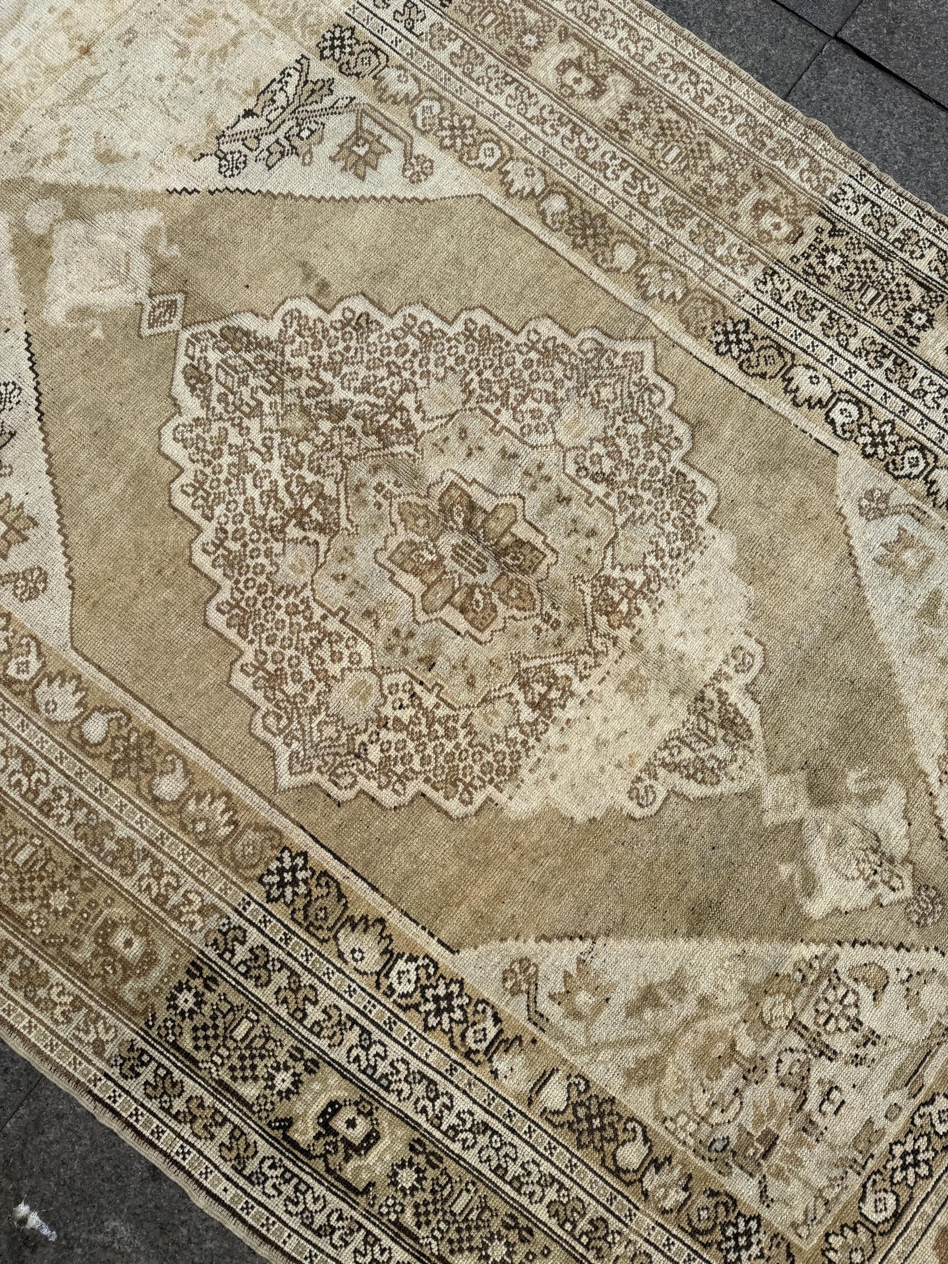 5'4"x9'1" feet Vintage Turkish Anatolian Rug,Beige Floral Rug,81