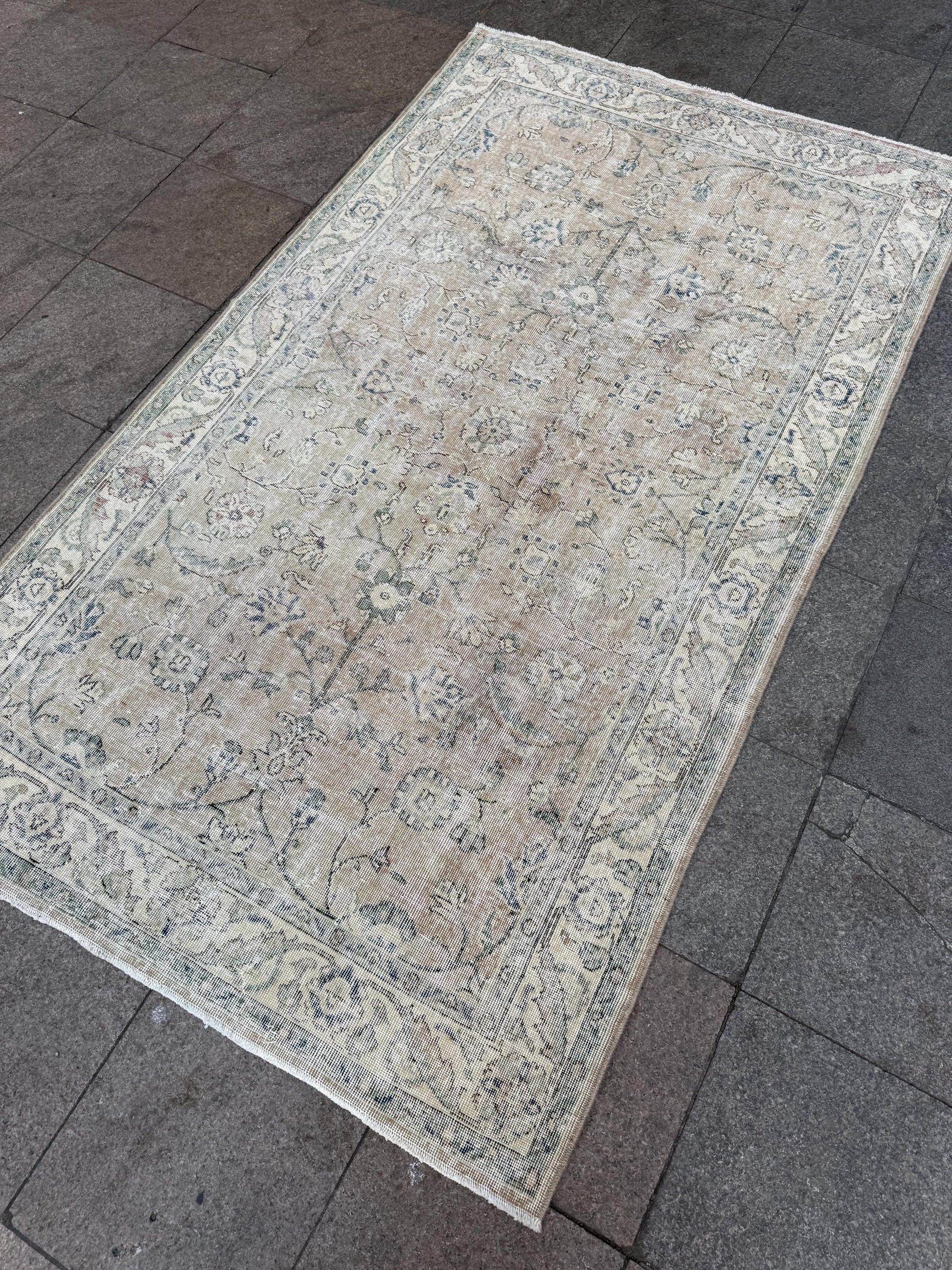 4'9"x8'2" feet Vintage Anatolian Wool Rug,Floral Decoritive Beige Rug ,132
