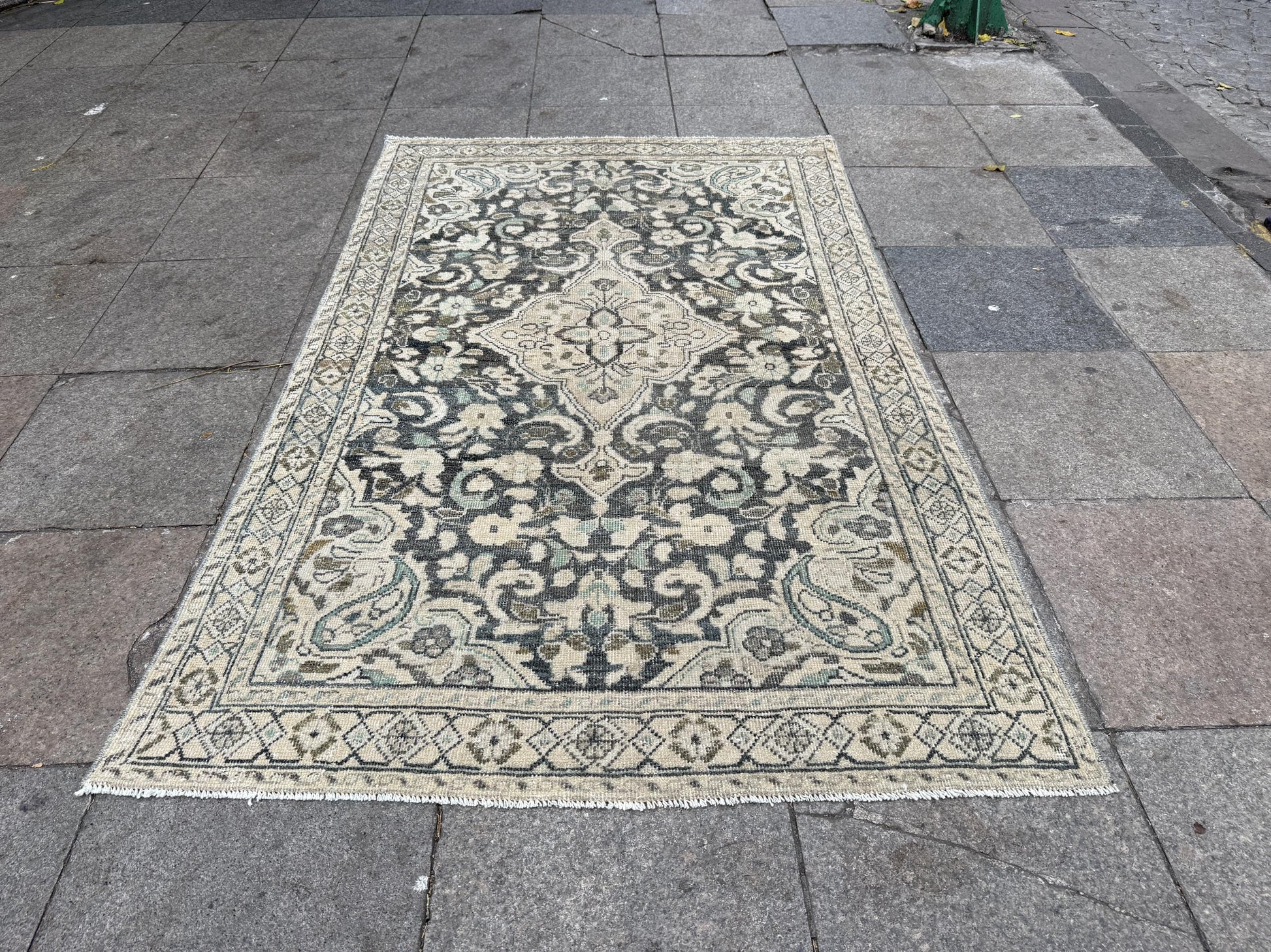 3'10"x6'2" feet Vintage Turkish Anatolian Rug,Gray Floral Rug,128